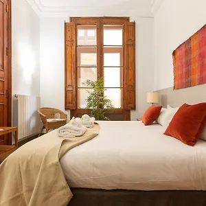 https://great-spacious-apartment-in-the-gothic-district-city-center.topbarcelonahotels.com